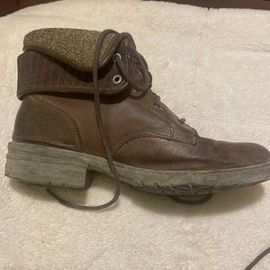 Brown lace up boots, like new still has great tread on the bottom.